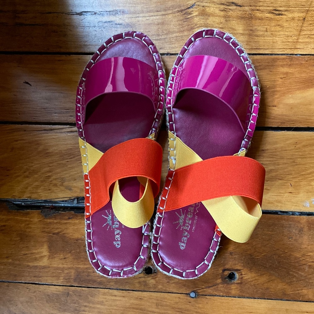 Brand new Nina minx sandals available in berry, size 6.5